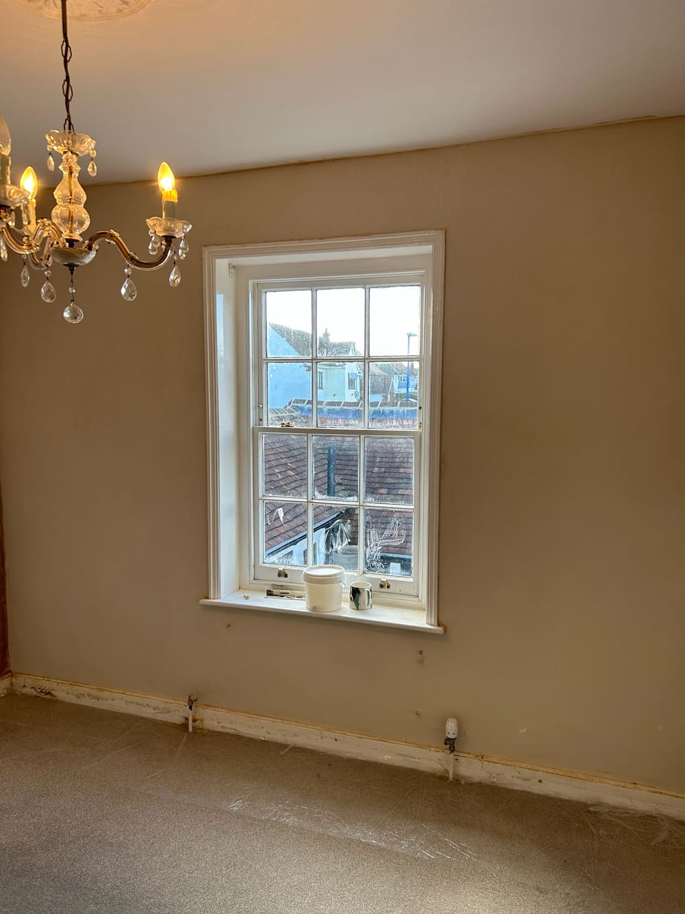 Period room in West Sussex with a sash window and smoothly finished walls and ceiling
